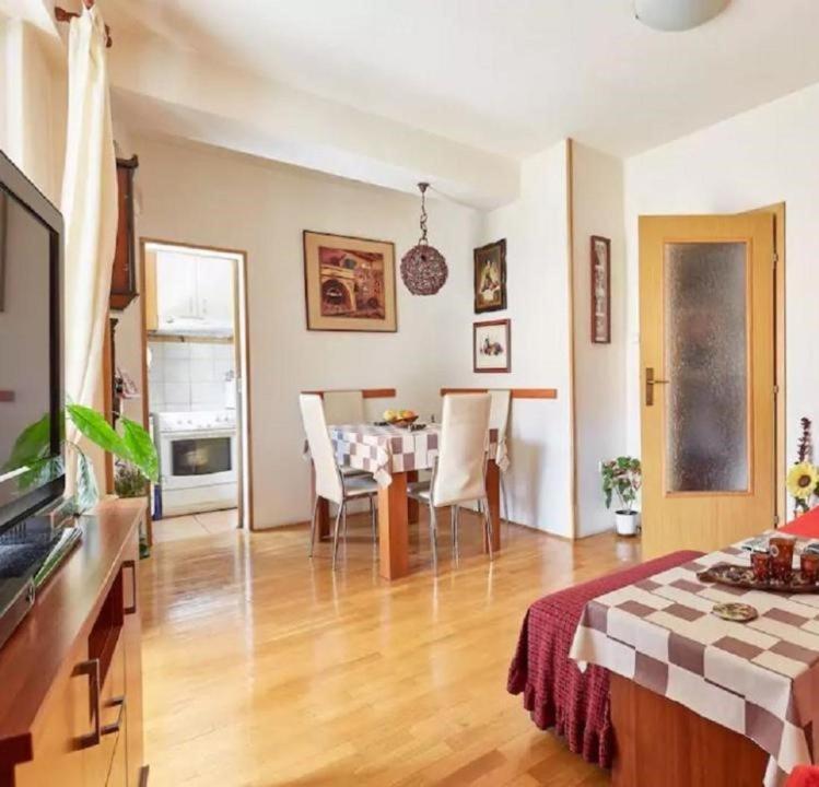 Bohemian Quarter / City Park, Free Parking Apartman Szkopje Kültér fotó